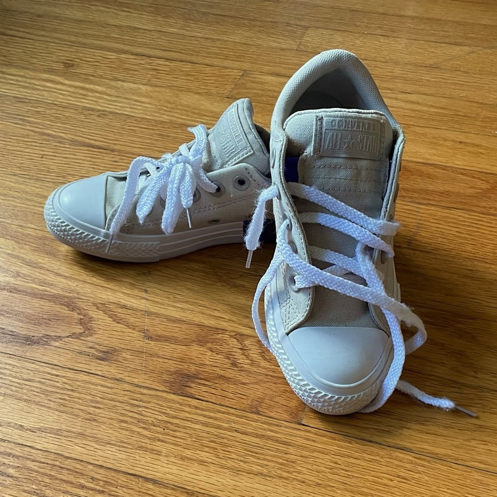 Converse sz 13 lace up sneakers. Like new.